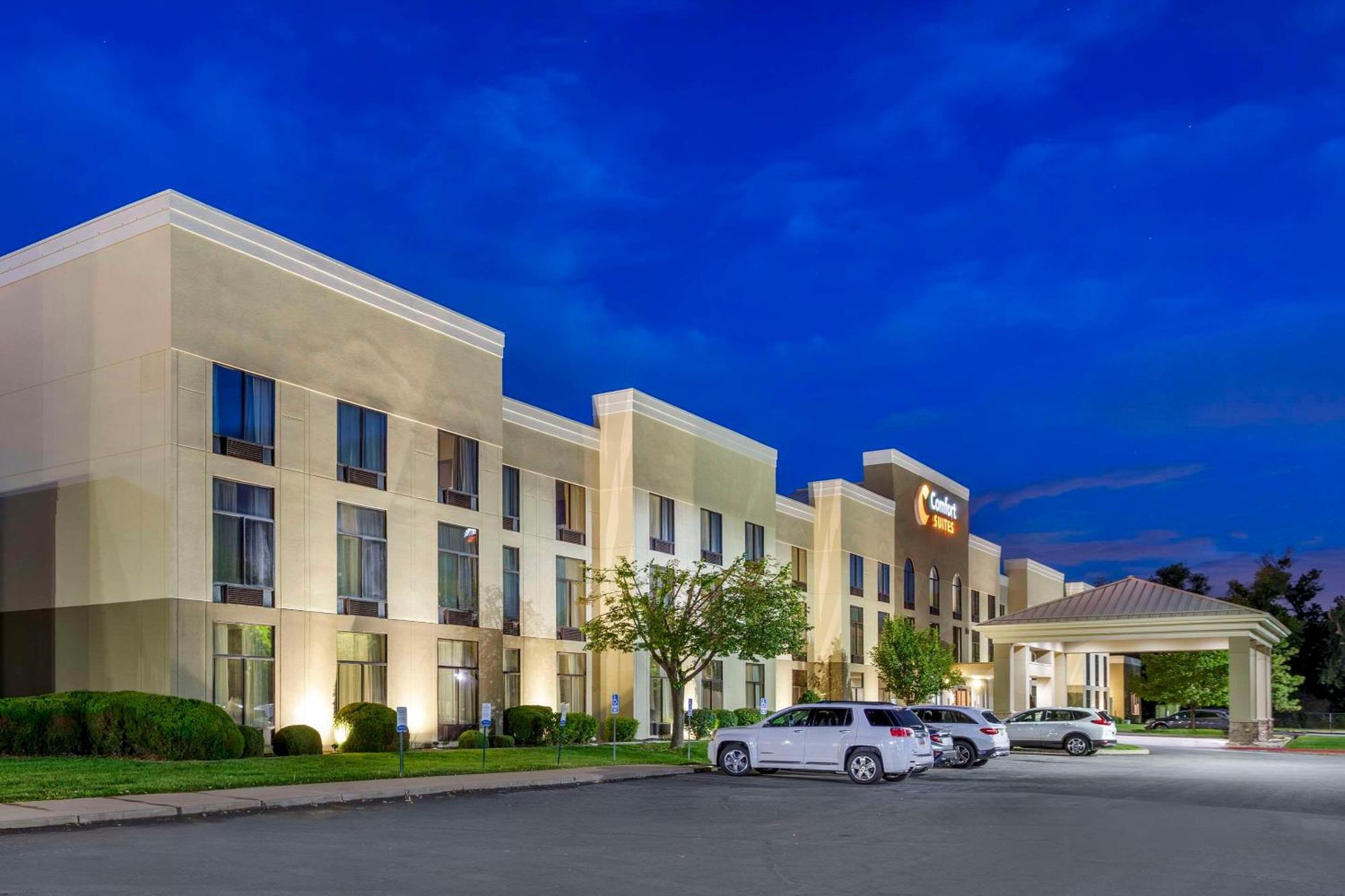 Comfort Suites Ogden Conference Center Exterior photo